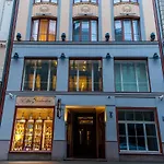 Classic 1-Bedroom Apartment In Old Town Riga